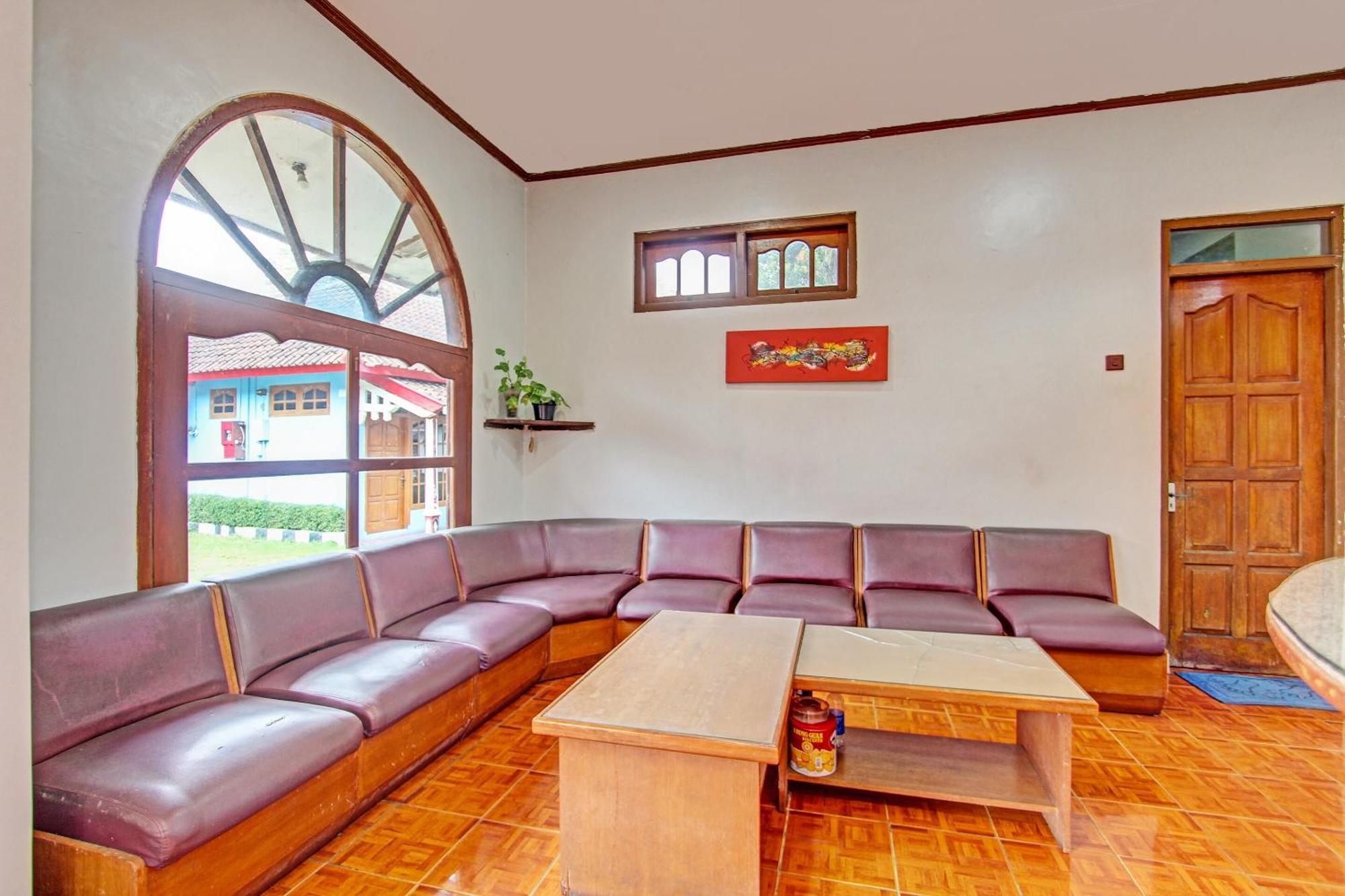 Hotel Capital O 91644 Loka Hause à Salatiga Extérieur photo