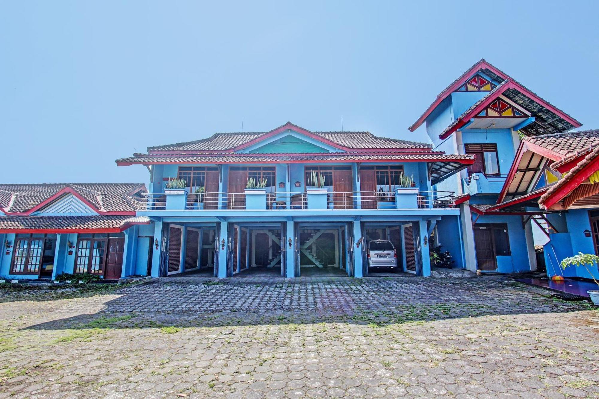 Hotel Capital O 91644 Loka Hause à Salatiga Extérieur photo
