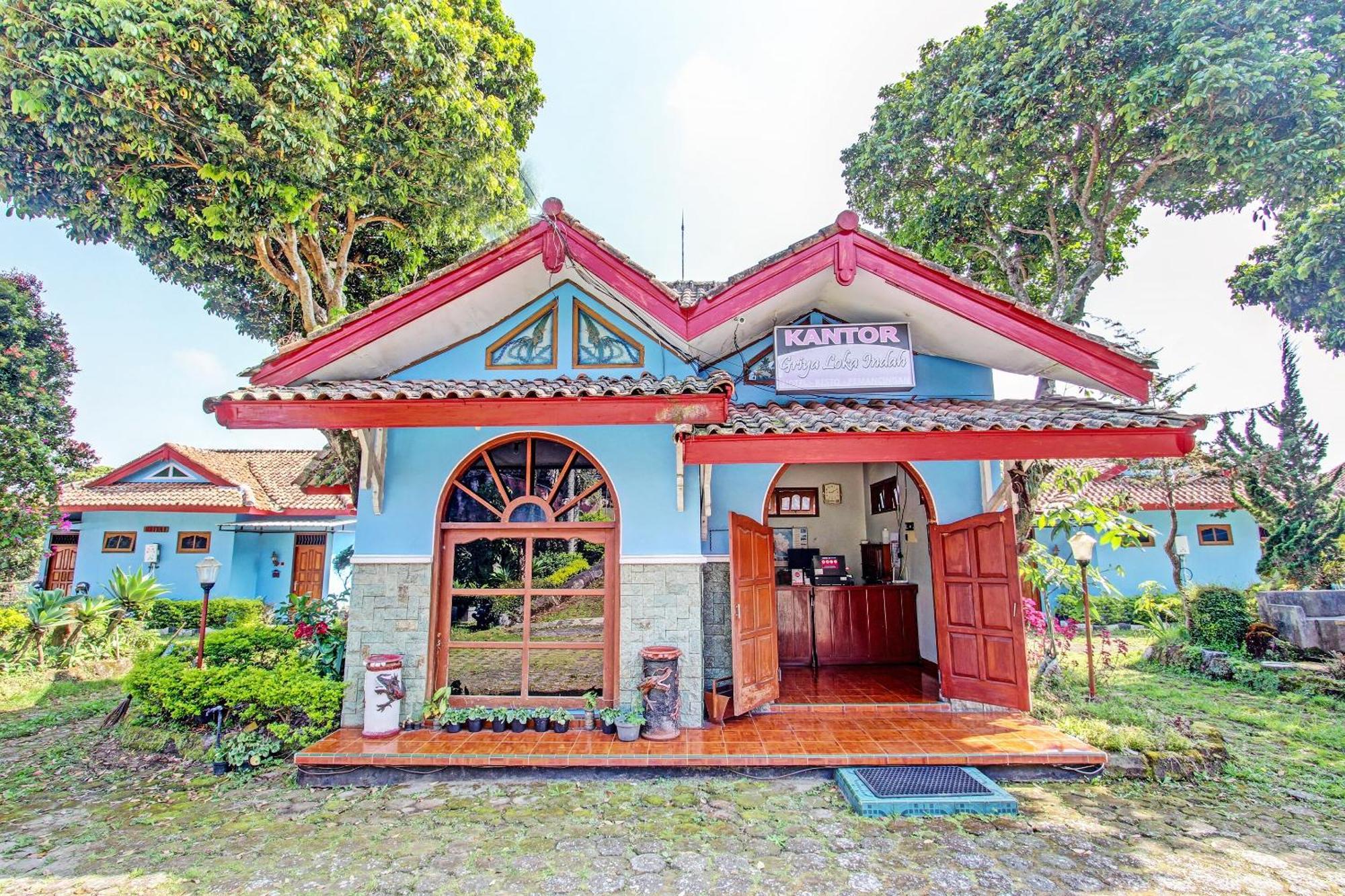 Hotel Capital O 91644 Loka Hause à Salatiga Extérieur photo