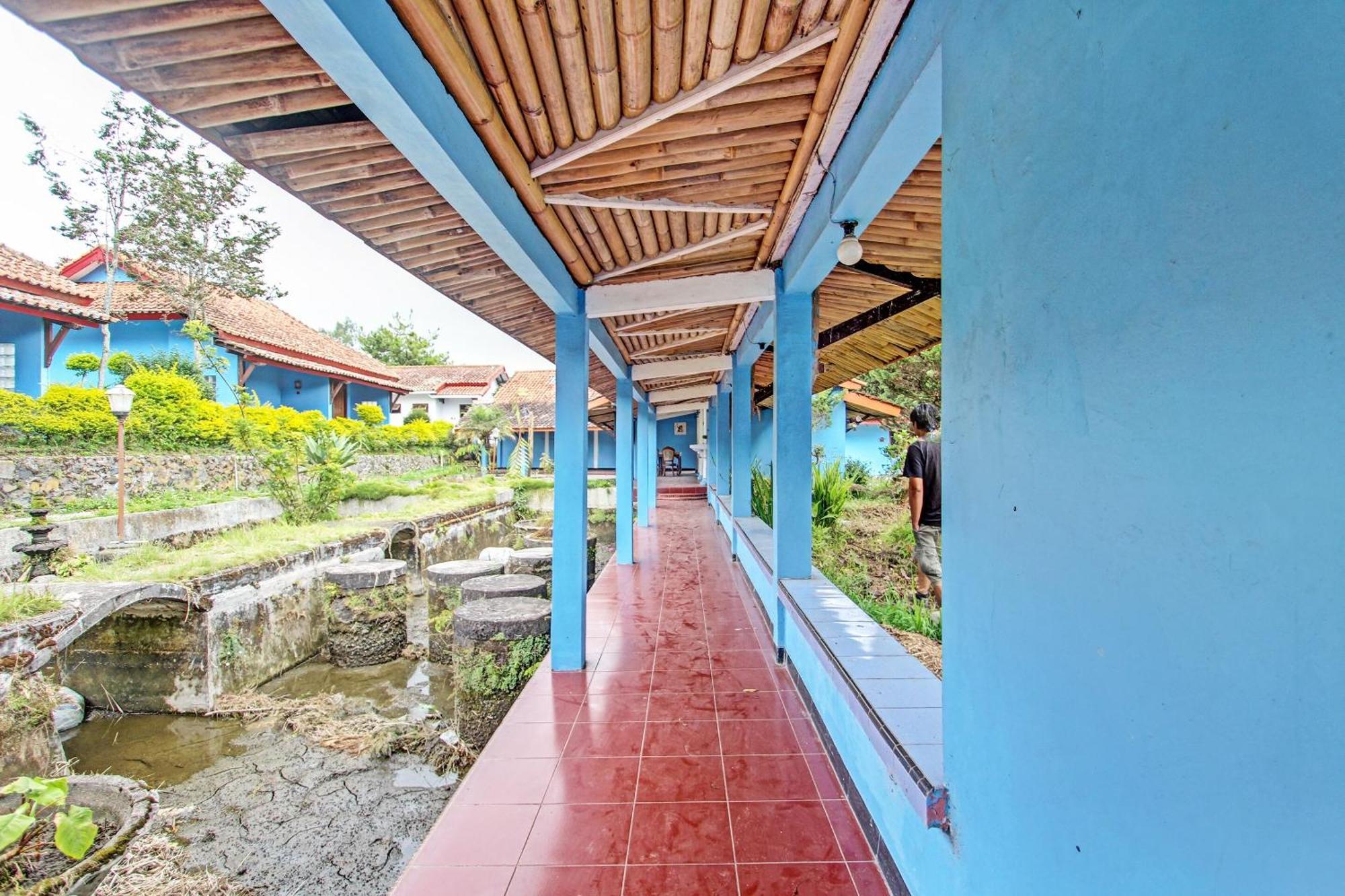 Hotel Capital O 91644 Loka Hause à Salatiga Extérieur photo