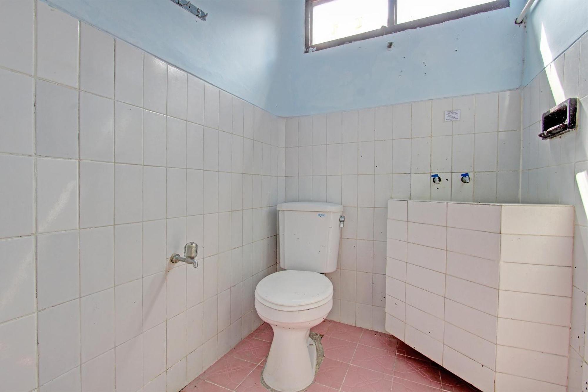 Hotel Capital O 91644 Loka Hause à Salatiga Extérieur photo