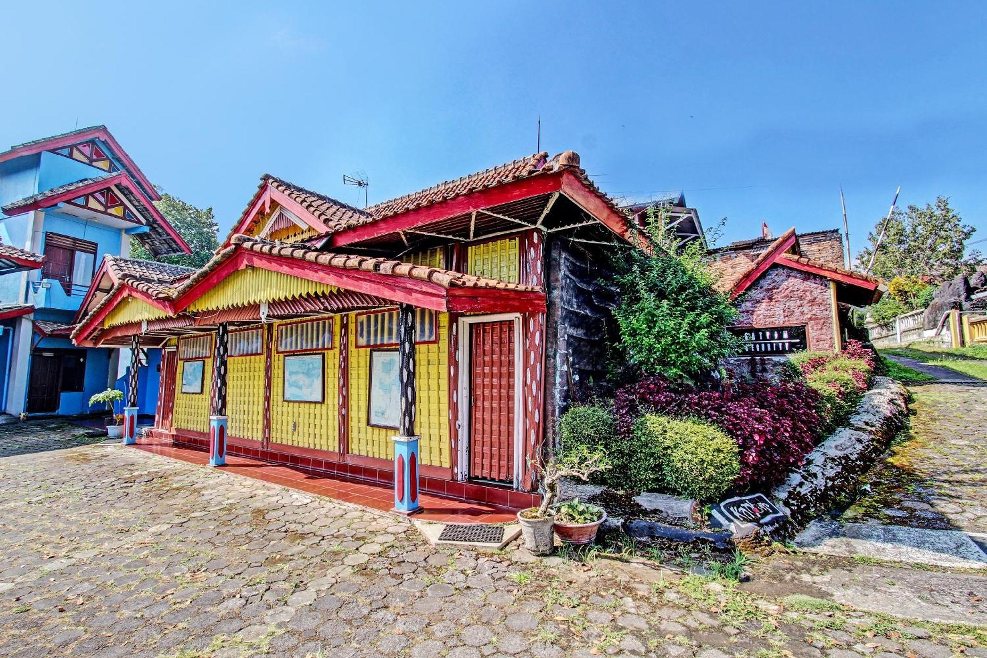 Hotel Capital O 91644 Loka Hause à Salatiga Extérieur photo