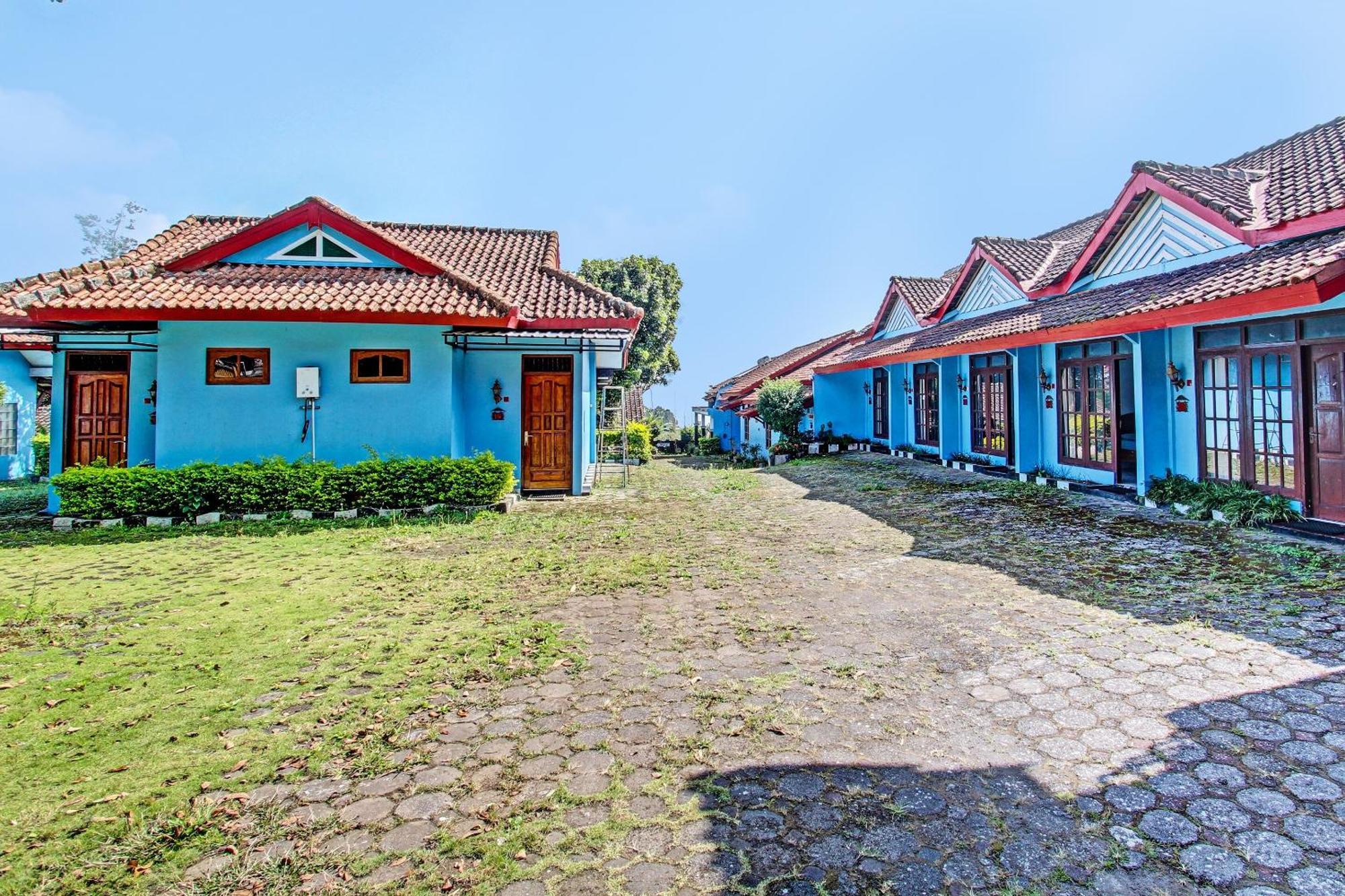 Hotel Capital O 91644 Loka Hause à Salatiga Extérieur photo