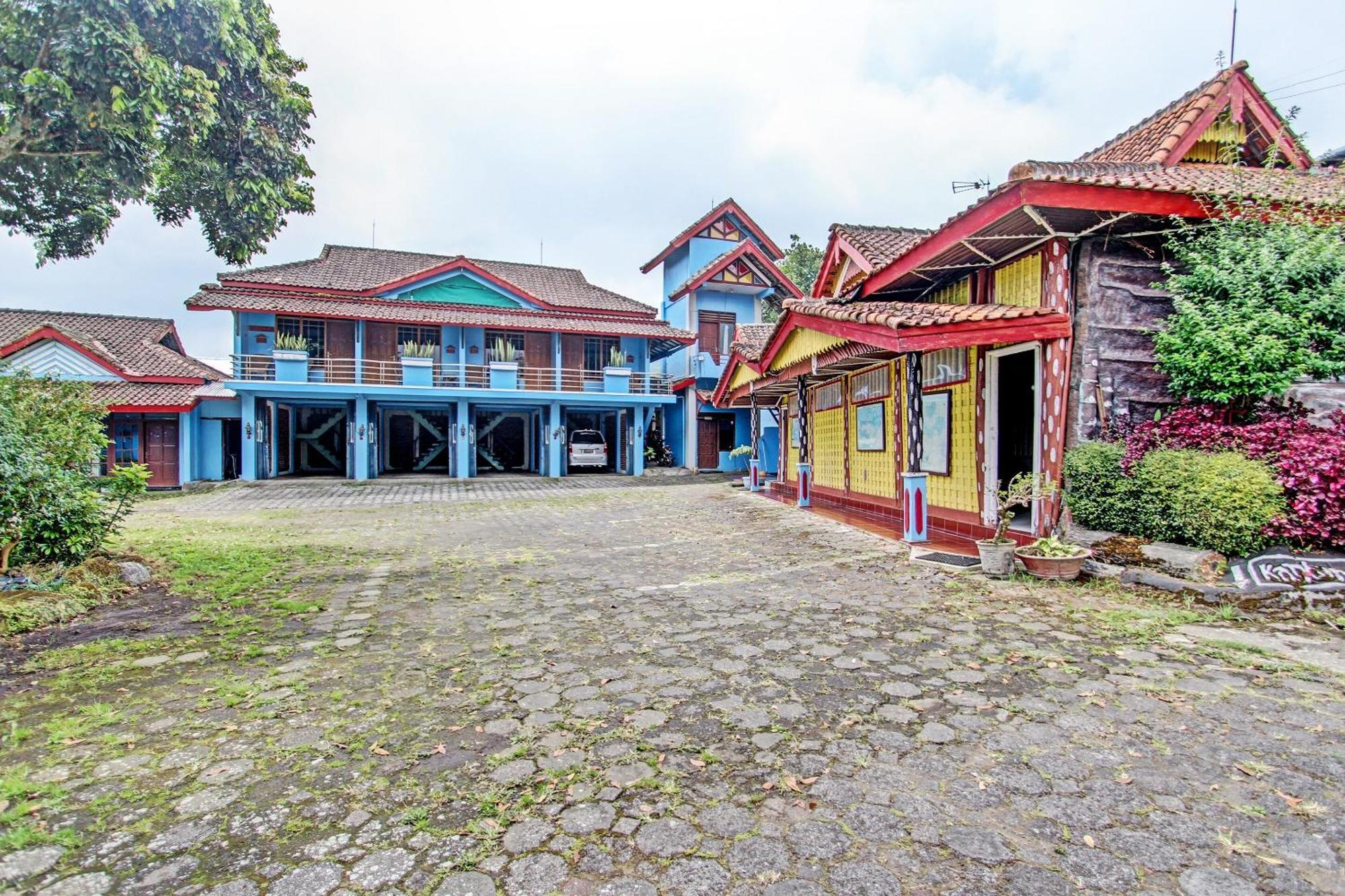 Hotel Capital O 91644 Loka Hause à Salatiga Extérieur photo